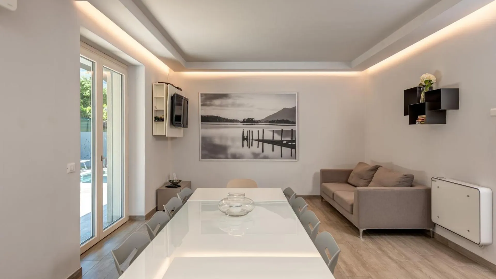 Villa Family With Pool And Amazing Panoramic Penthouse Colico