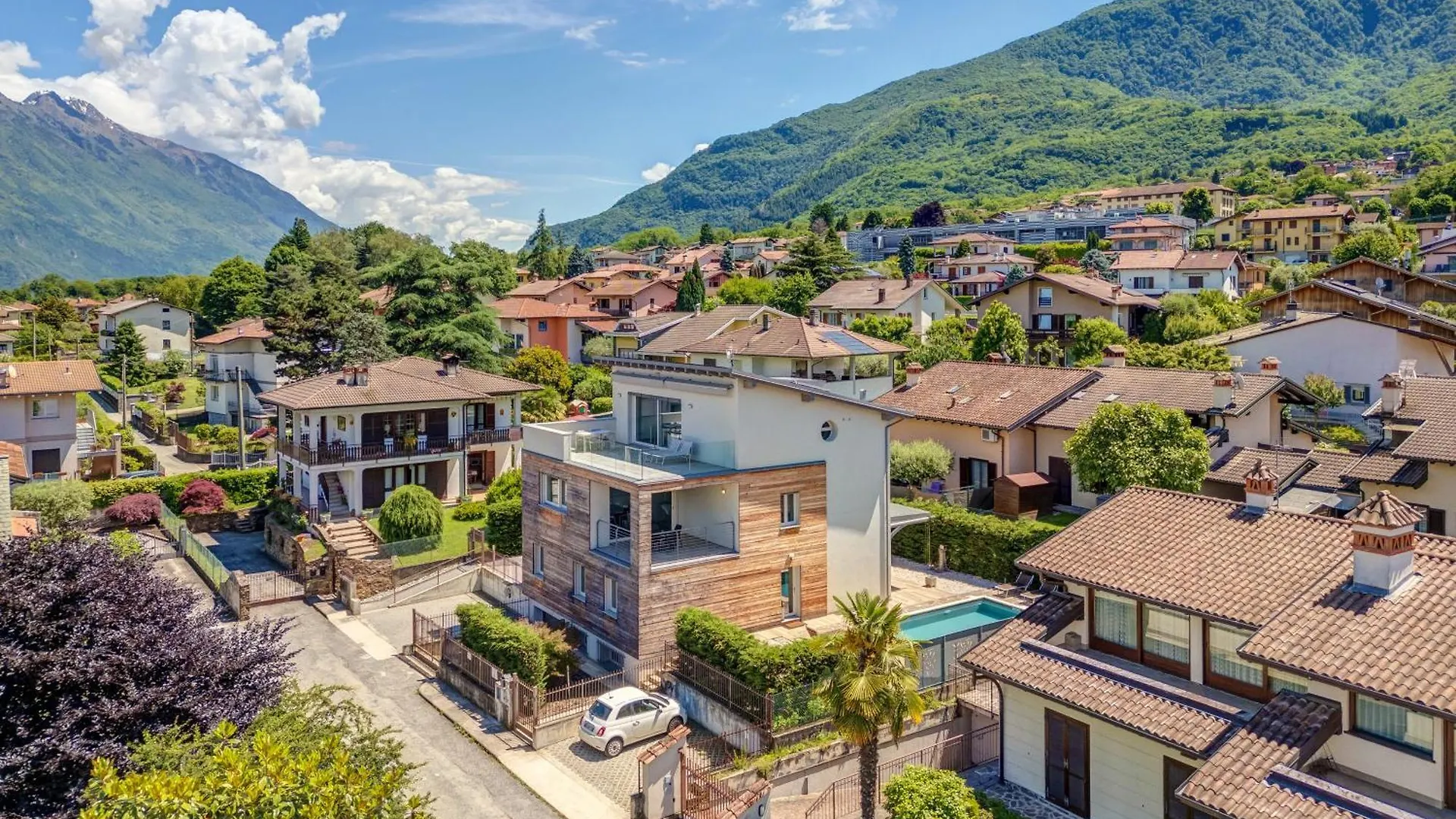 Villa Family With Pool And Amazing Panoramic Penthouse Colico