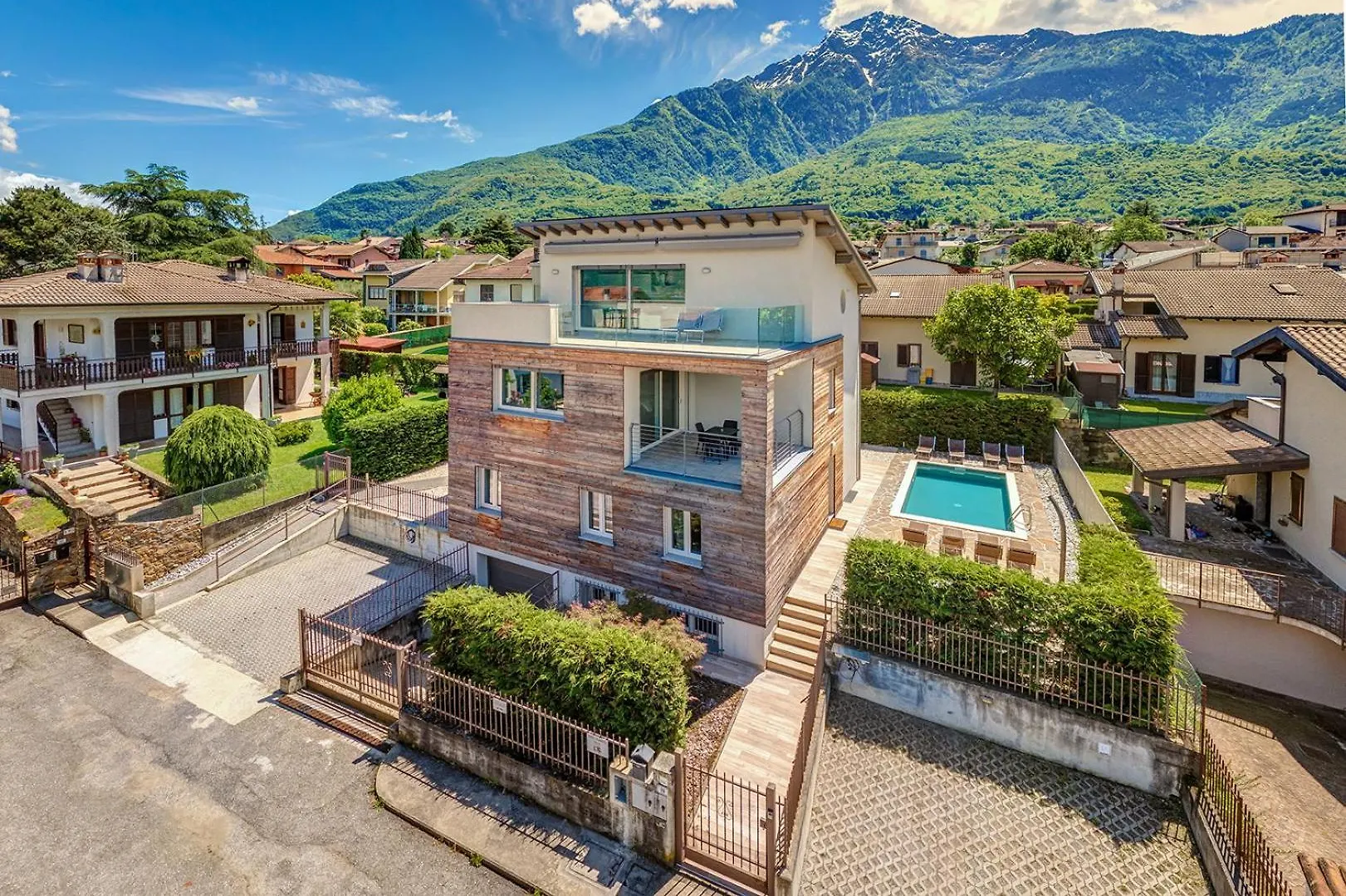 Villa Family With Pool And Amazing Panoramic Penthouse Colico