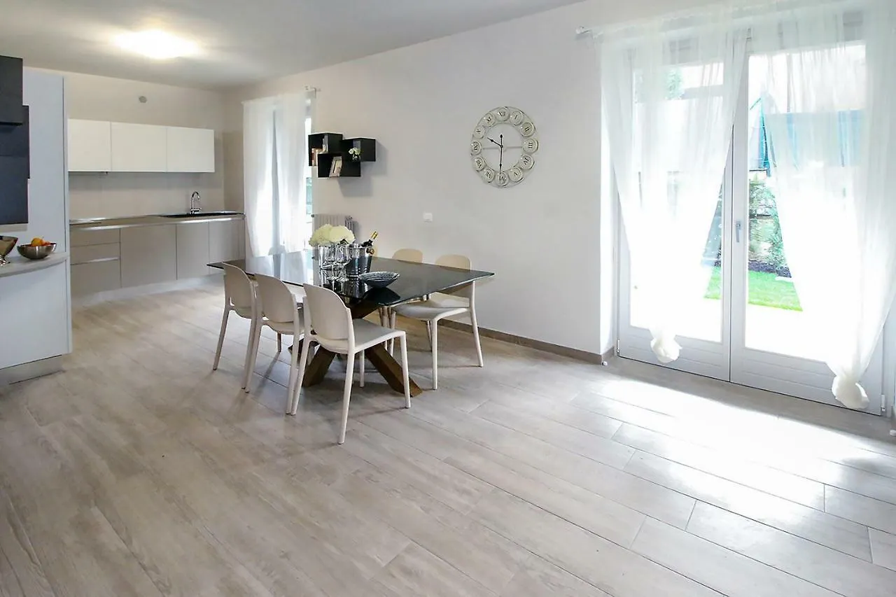 Villa Family With Pool And Amazing Panoramic Penthouse Colico 0*,  Italy