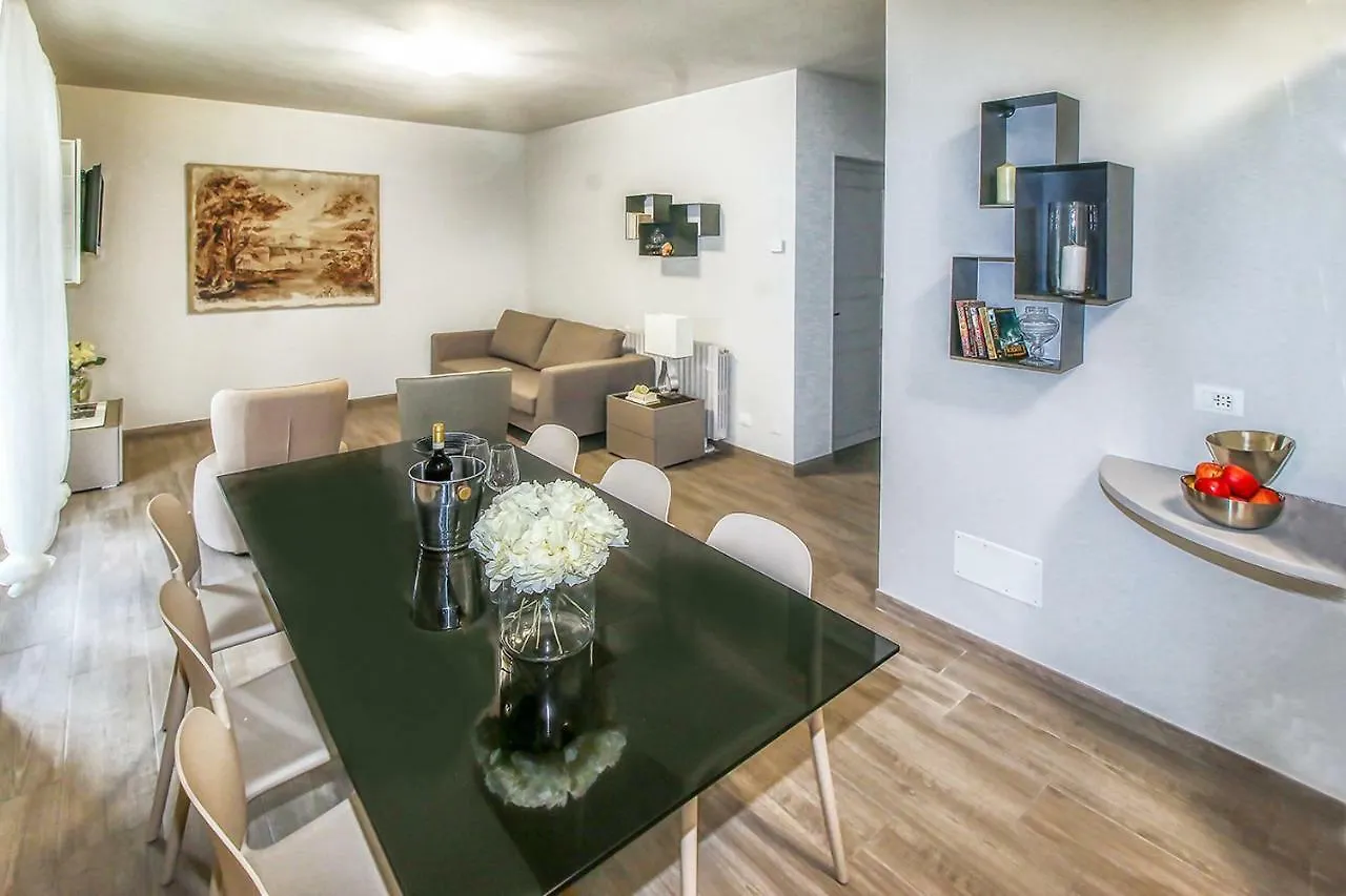 Villa Family With Pool And Amazing Panoramic Penthouse Colico